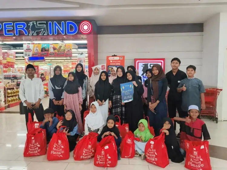 Citiplaza Kutabumi Ajak Anak Yatim Belanja dan Buka Puasa Bersama