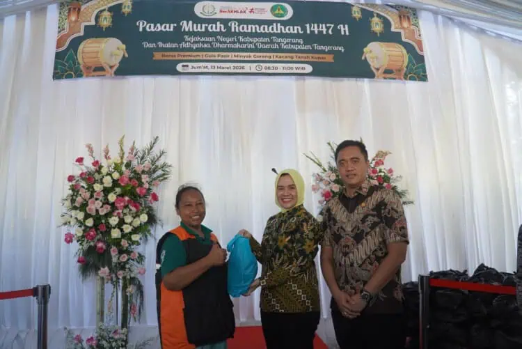 Jelang Lebaran, IAD Kejari Kabupaten Tangerang Gelar Pasar Murah dan Bagi Takjil