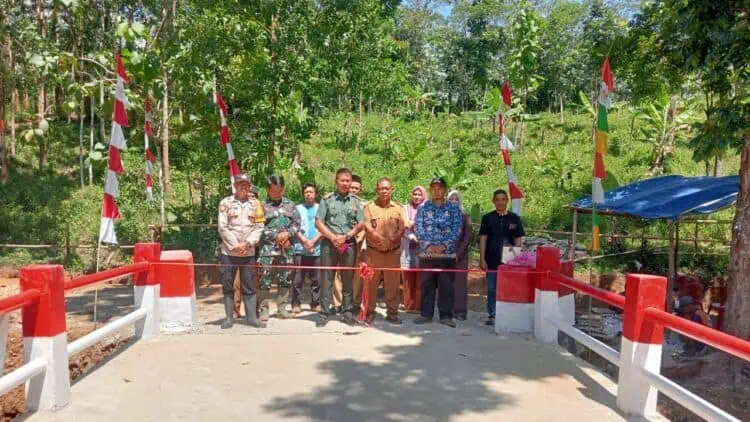 Jembatan Gantung Garuda di Cigeulis Pandeglang Jadi Simbol Kebersamaan TNI dan Masyarakat