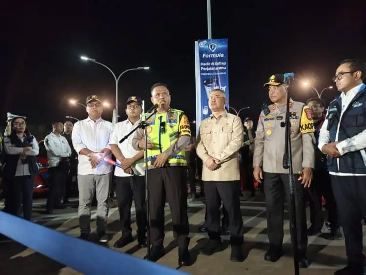 Pantau Mudik Dini Hari, Kapolda Banten Dampingi Menhub di Pelabuhan