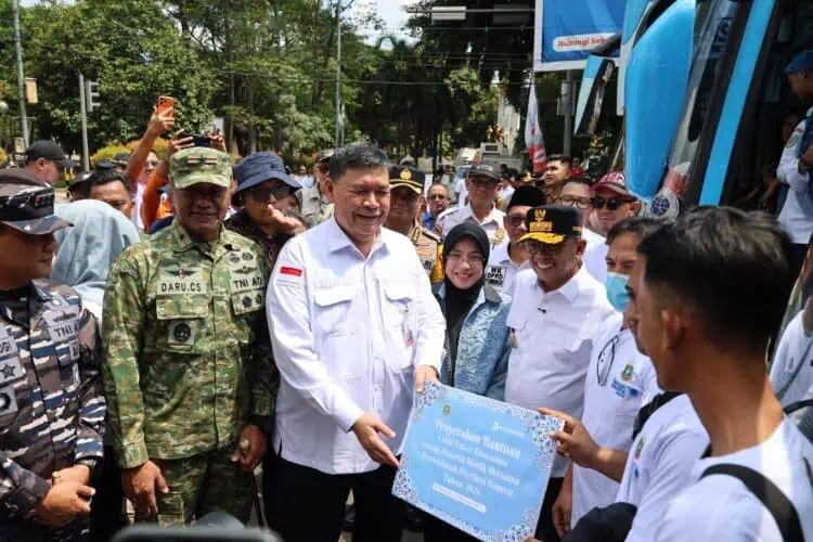 Bank Banten Serahkan Paket Bingkisan ke Peserta Mudik Gratis 2026
