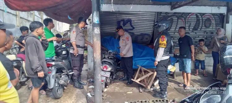 Tabrak Warung di Panongan, Pengendara Scoopy Terluka