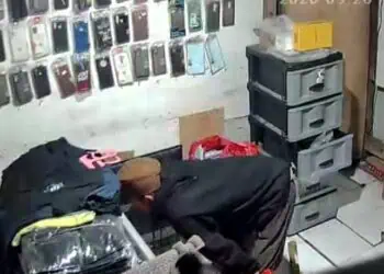 Konter HP yang dibobol maling, di Pamarayan, Kabupaten Serang. (ISTIMEWA)