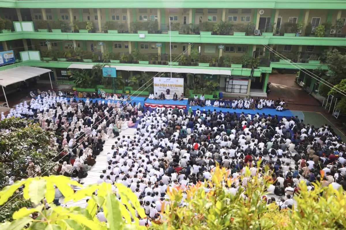 Ribuan Siswa SMK Pustek Serpong Ikuti Halal Bihalal dan Do'a Bersama Ribuan Siswa SMK Pustek Serpong Ikuti Halal Bihalal dan Do'a Bersama