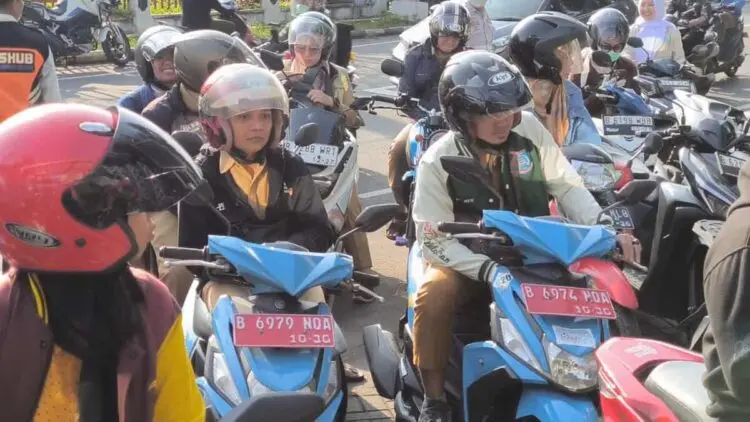 Apel Perdana Usai Lebaran, Belasan ASN Tangsel Datang Telat Tertahan di Gerbang
