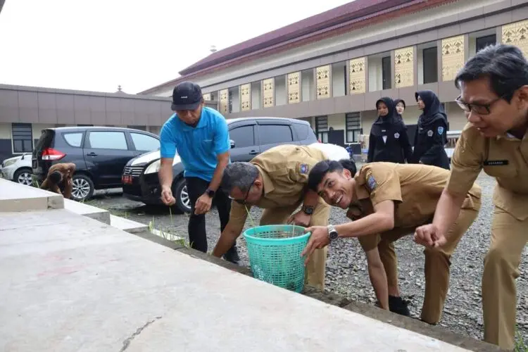 ASN Pemkab Serang Serempak Bersih Bersih, Wujudkan Indonesia Asri