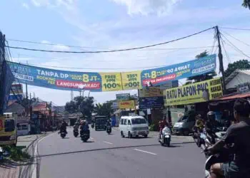 Banyak Spanduk Melintang di Jalan Aria Putra, Satpol PP Tangsel: Harusnya Trantib Peka