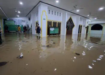 Banjir Dini Hari di Ciledug, Permukiman hingga Masjid Ikut Terendam
