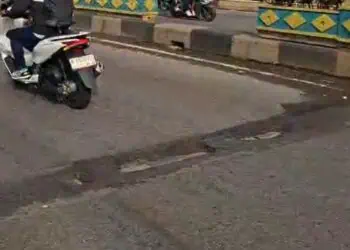 Jalan Berlubang di Flyover Ciputat Akhirnya Diperbaiki Usai Pemotor Jatuh