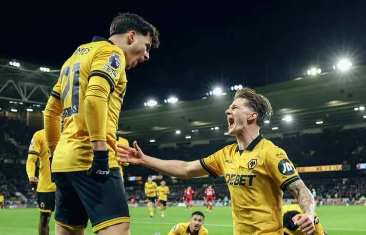 Liverpool Tersandung Lagi di Menit Akhir