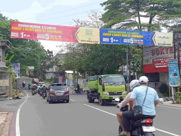 Spanduk Melintang di Kecamatan Ciputat akan Ditertibkan