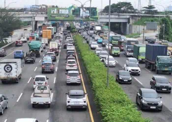 Jalan Tol Berlubang, Antrean Kendaraan Mengular di Tol Cikupa–Karang Tengah