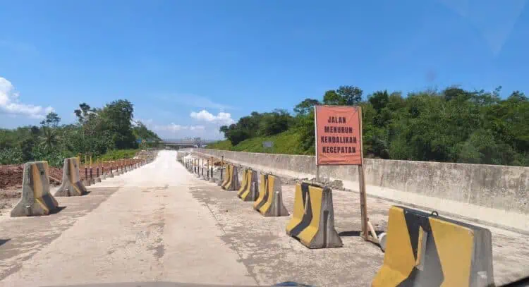 Waspada Berkendara di Km 101 Tol Serpan, Ada Penurunan Badan Jalan