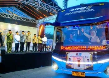 Diiringi Rasa Haru, 393 Jemaah Haji Tangsel Kloter Pertama Diberangkatkan