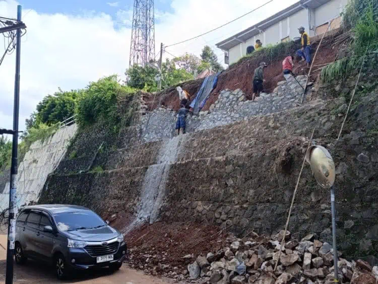 Tebing Longsor di Ciater Tangsel Akhirnya Diperbaiki