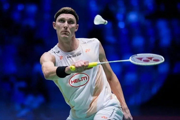 edera Punggung, Viktor Axelsen Gantung Raket
