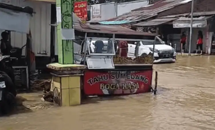 Diguyur Hujan Deras, Sebagian Wilayah Tigaraksa Direndam Banjir