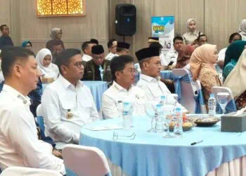 MENGHADIRI ACARA : Gubernur Banten Andra Soni (dua dari kiri) menghadiri Rakor Program Pembangunan Keluarga, Kependudukan, dan Keluarga Berencana (Bangga Kecana), Rabu (1/4/2026). (ADIB FAHRI/SATELITNEWS.COM)