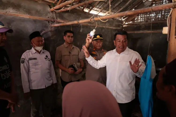 40 Tahun Huni Rumah Tak Layak, Subhan–Tarini Dapat Bantuan Rp35 Juta dari Bupati Tangerang