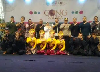 Bupati Pandeglang Raden Dewi Setiani, di acara pembukaan bazar UMKM dan pentas seni budaya asli Pandeglang, dalam rangka memeriahkan HUT Ke-152 Kabupaten Pandeglang. (ISTIMEWA)