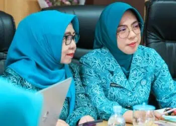 MEMIMPIN RAKOR : TP PKK Provinsi Banten Tinawati Andra Soni (kanan) memimpin rakor persiapan lomba untuk peringatan HKG PKK. (ISTIMEWA)