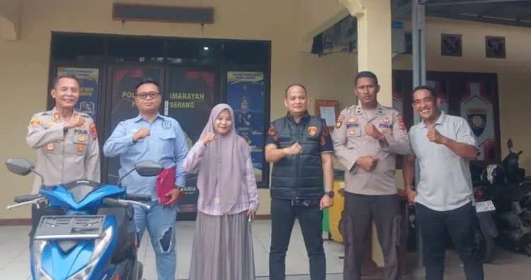Sempat Hilang Saat Solat, Personel Polsek Pamarayan Temukan dan Serahkan Motor Warga