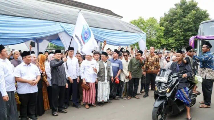 Lepas Ribuan Santri Ke Ponpes Lirboyo, Ini Amanat Wagub Banten Dimyati Natakusumah