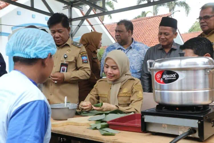Bupati Serang Ratu Zakiyah Beri Pelatihan Penyandang Disabilitas