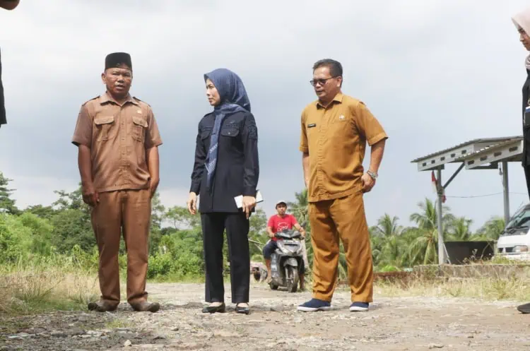Sidak Jalan Rusak di WaringinKurung, Bupati Serang Desak PUPR Segera Memperbaiki
