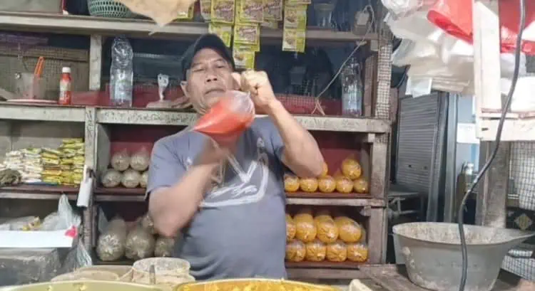 Harga Plastik Melonjak Tajam, Pedagang dan Warga Tangsel Tertekan