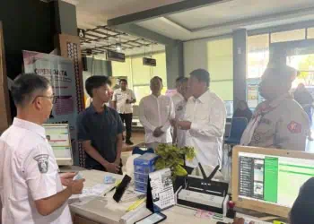 Pastikan Cepat dan Gratis, Bupati Tangerang Sidak Layanan KTP di Cisauk