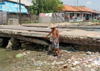 Jembatan Penghubung 2 Desa Di Tirtayasa Kabupaten Serang Rusak Parah
