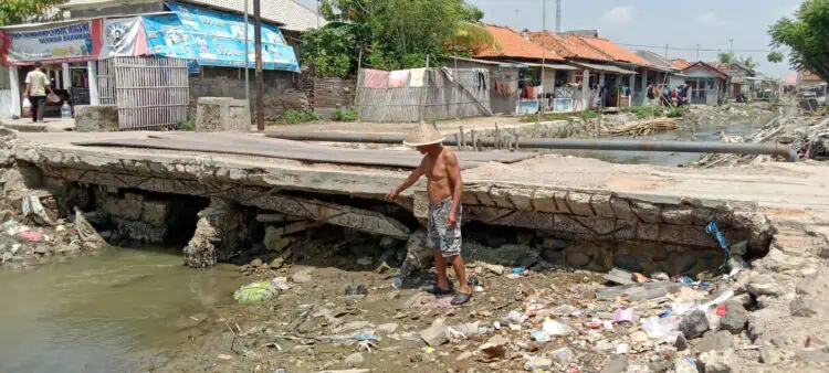 Jembatan Penghubung 2 Desa Di Tirtayasa Kabupaten Serang Rusak Parah