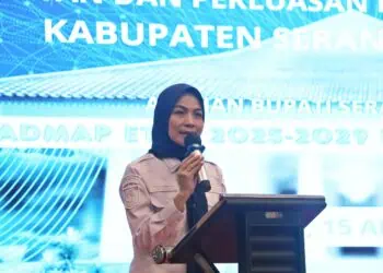 Bupati Serang Ratu Rachmatuzakiyah, membuka High Level Meeting Tim Percepatan dan Perluasan Digitalisasi Daerah (TP2DD) Kabupaten Serang Tahun 2026, dan memberikan arahan tentang Akselerasi Roadmap Elektronifikasi Transaksi Pemerintah Daerah (ETPD) 2025-2029 untuk Kabupaten Serang Digital, di Swiss-Belinn Modern Cikande, Rabu (15/4/2026). (ISTIMEWA)
