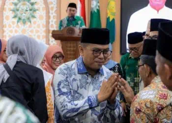 MENGHADIRI ACARA : Gubernur Andra Soni menghadiri acara silaturahmi dengan PW Muhamadiyah. (ISTIMEWA)