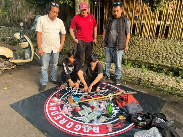 Pegawai Restoran di Cisauk Jual Obat Keras, Air Soft Gun Hingga Bom Molotov Disita