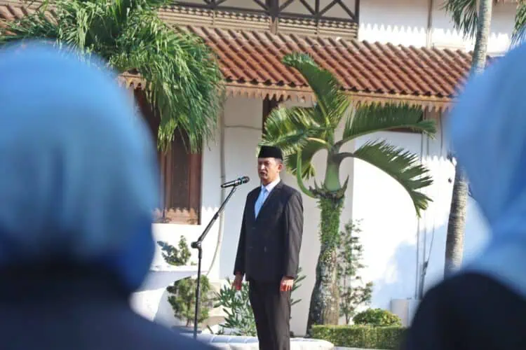 Sekretaris Daerah (Sekda) Kabupaten Serang, Zaldi Dhuhana, saat menjadi Inspektur Upacara Peringatan Hari Otonomi Daerah ke-30 Tahun 2026 tingkat Kabupaten Serang, di Halaman Pendopo Bupati, Senin (27/4/2026). (ISTIMEWA)