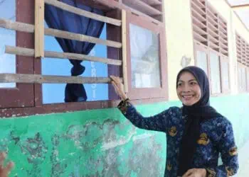 Bupati Serang Ratu Rahmatuzakiyah, meninjau kondisi SMPN 2 Tirtayasa. (ISTIMEWA)