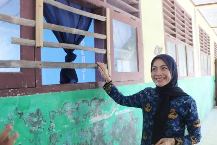 Bupati Zakiyah Perintahkan Dindikbud Untuk Segera Rehab 3 Ruang Kelas SMPN 2 Tirtayasa