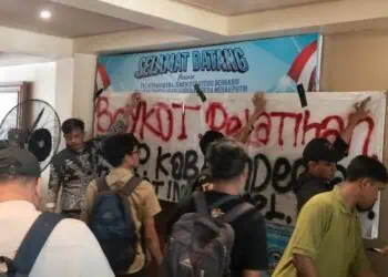 Bentangkan Spanduk, Peserta Boikot Pelatihan KDMP di Pandeglang