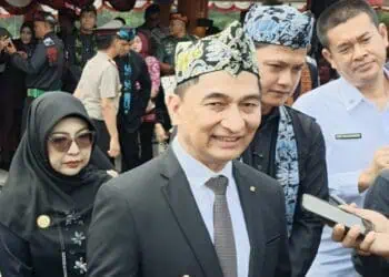 Wagub Banten Achmad Dimyati Natakusumah, didampingi Bupati Pandeglang Raden Dewi Setiani, Wabup Pandeglang Iing Andri Supriadi, Rabu (1/4/2026). (MARDIANA/SATELITNEWS.COM)