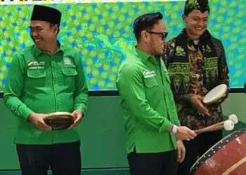 BERBINCANG - Wakil Ketua DPP PKB, Rano Alfath, bersama jajaran pengurus DPW dan DPC PKB, sedang berbincang, Minggu (5/4/2026). (MARDIANA/SATELITNEWS.COM)