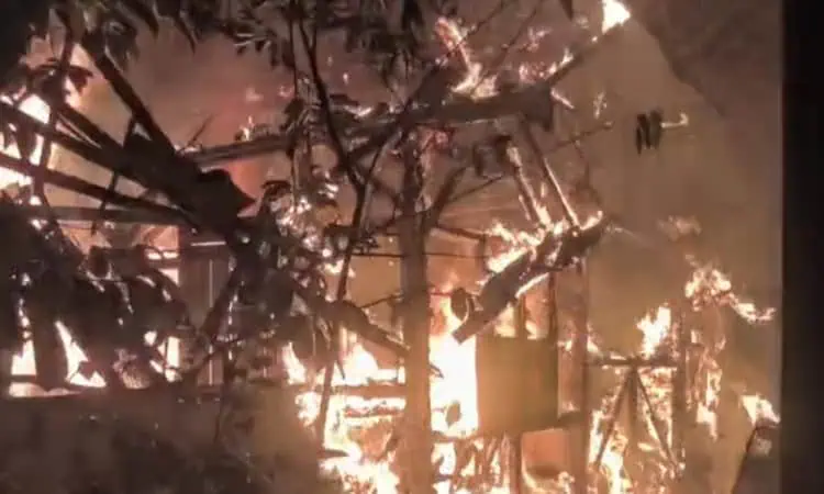 Dini Hari, Rumah Lansia di Kalanganyar Lebak Ludes Terbakar