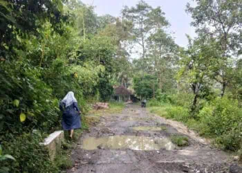 Belasan Tahun Akses Jalan Tiga Desa di Cikulur Lebak Rusak Parah