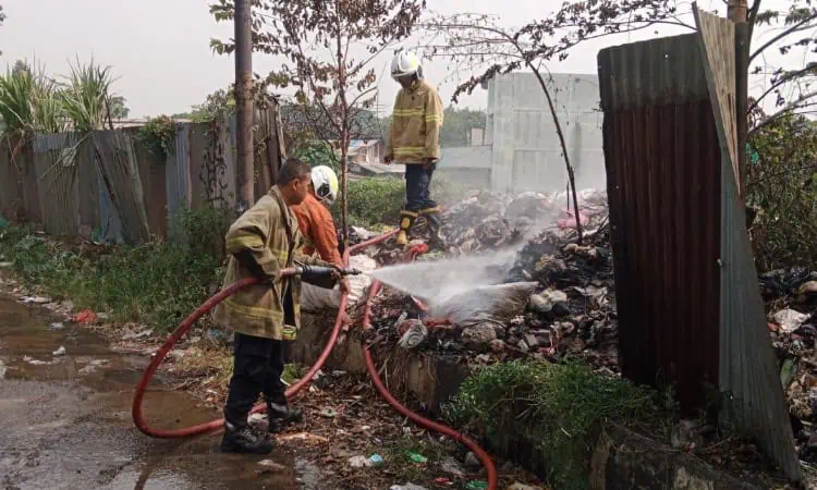 Bakar Sampah Berujung Bencana, Karawaci Digegerkan Kebakaran Pagi Hari