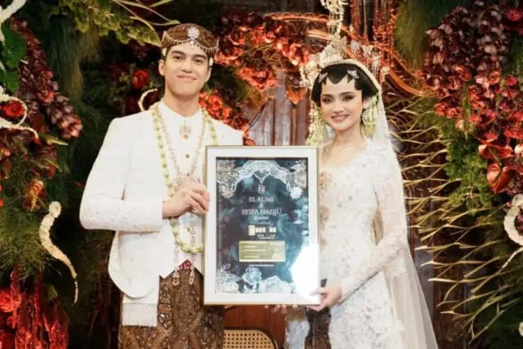 Mahar Penikahan El Rumi-Syifa Hadju: 2.026 Pound Sterling dan Logam Mulia