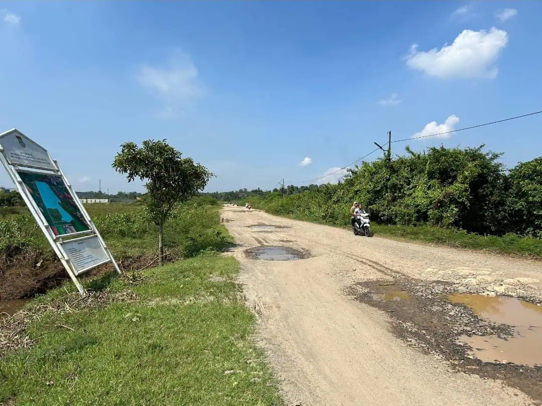 Bupati Tangerang Gagas Perbaikan Jalan Rusak Menuju 7 Pabrik Bupati Tangerang Gagas Perbaikan Jalan Rusak Menuju 7 Pabrik