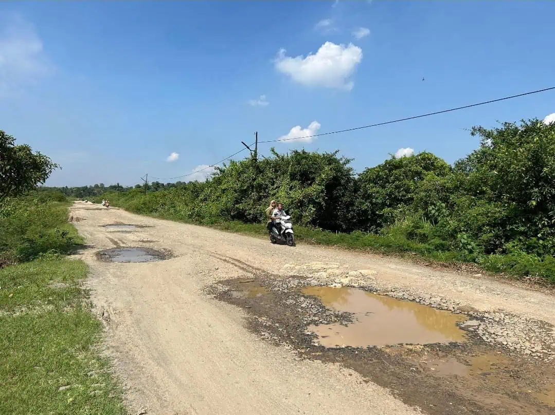 Bupati Tangerang Gagas Perbaikan Jalan Rusak Menuju 7 Pabrik Bupati Tangerang Gagas Perbaikan Jalan Rusak Menuju 7 Pabrik