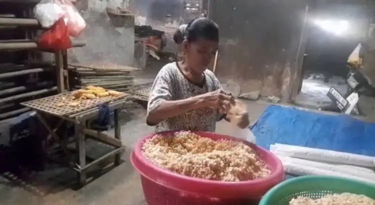 Harga Kedelai dan Plastik Tinggi, Perajin Tempe di Lebak Perkecil Ukuran