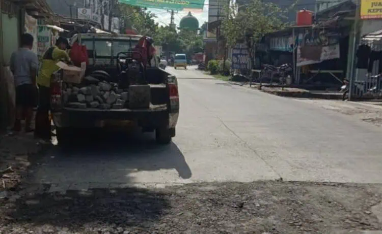 Dikeluhkan Masyarakat, Kerusakan Jalan Raya Kutabumi-Periuk Diperbaiki